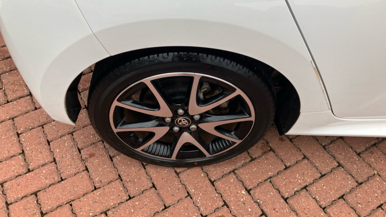 Toyota Yaris 1.5 Hybrid Dynamic 5dr CVT Hybrid Hatchback